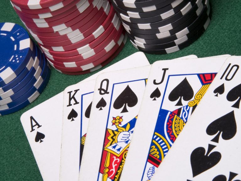 cards_chips_poker_casino_7906_1600x1200